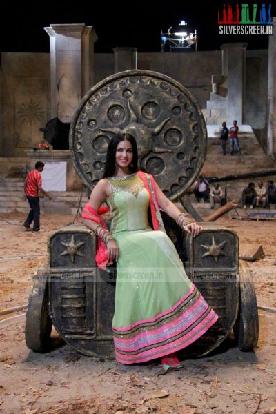 Sunny Leone at Leela Movie Shooting Spot Photos