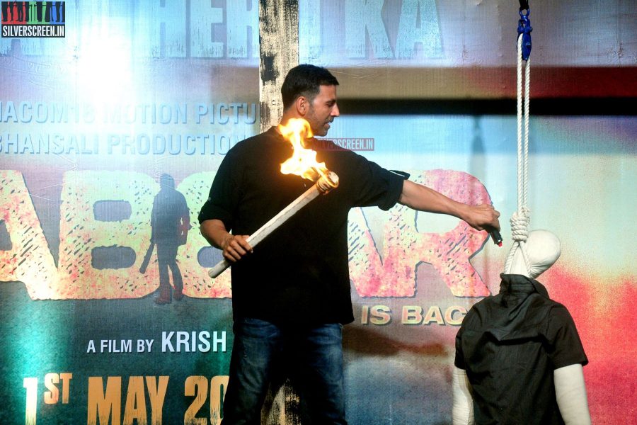 Akshay Kumar and Shruti Haasan at Gabbar Promotion