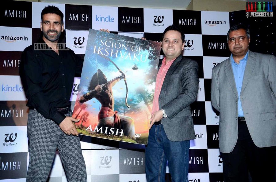 Akshay Kumar Releases Amish Tripathi's book Scion of Ikshkavu.