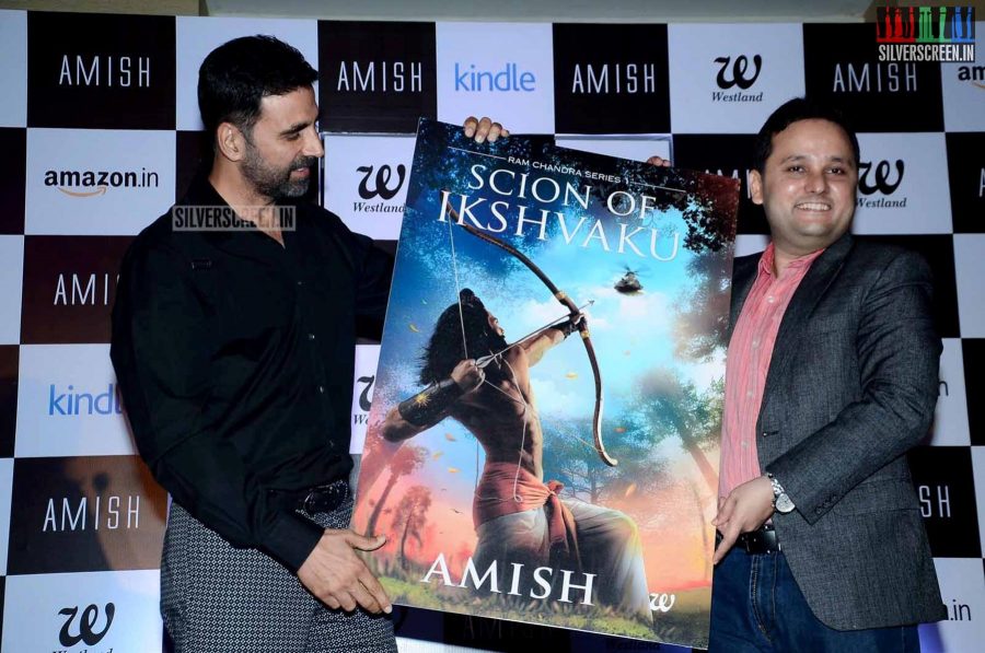 Akshay Kumar Releases Amish Tripathi's book Scion of Ikshkavu.