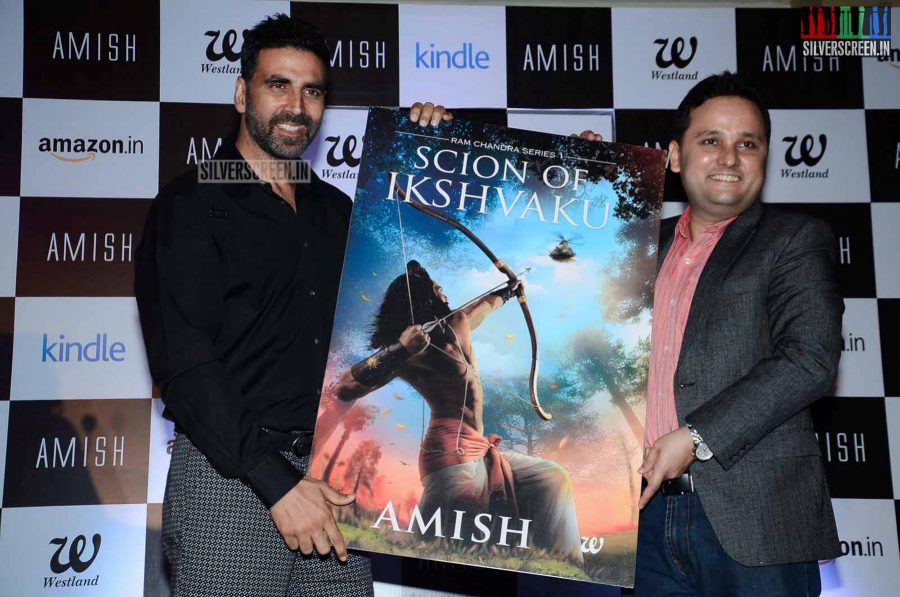 Akshay Kumar Releases Amish Tripathi's book Scion of Ikshkavu.