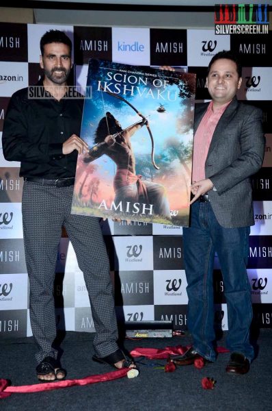 Akshay Kumar Releases Amish Tripathi's book Scion of Ikshkavu.