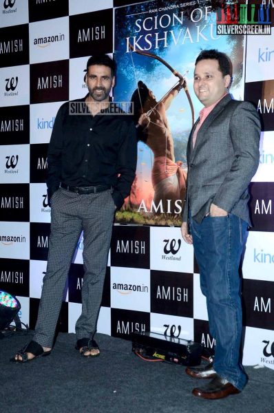 Akshay Kumar Releases Amish Tripathi's book Scion of Ikshkavu.