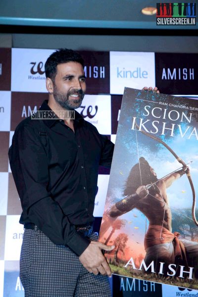 Akshay Kumar Releases Amish Tripathi's book Scion of Ikshkavu.