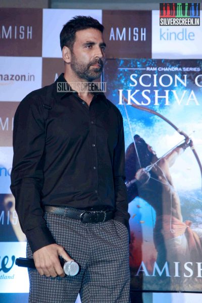 Akshay Kumar Releases Amish Tripathi's book Scion of Ikshkavu.