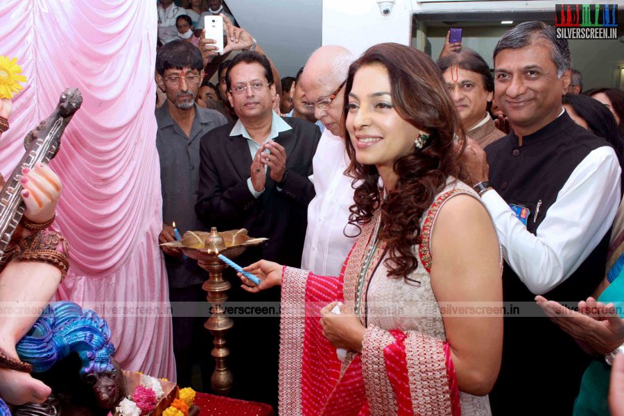 juhi-chawla-inaugurates-dialysis-centre-photos-001.jpg