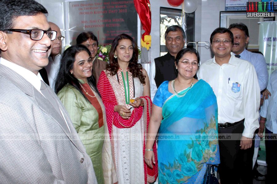 juhi-chawla-inaugurates-dialysis-centre-photos-008.jpg