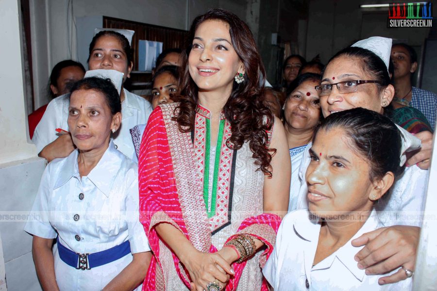 juhi-chawla-inaugurates-dialysis-centre-photos-012.jpg