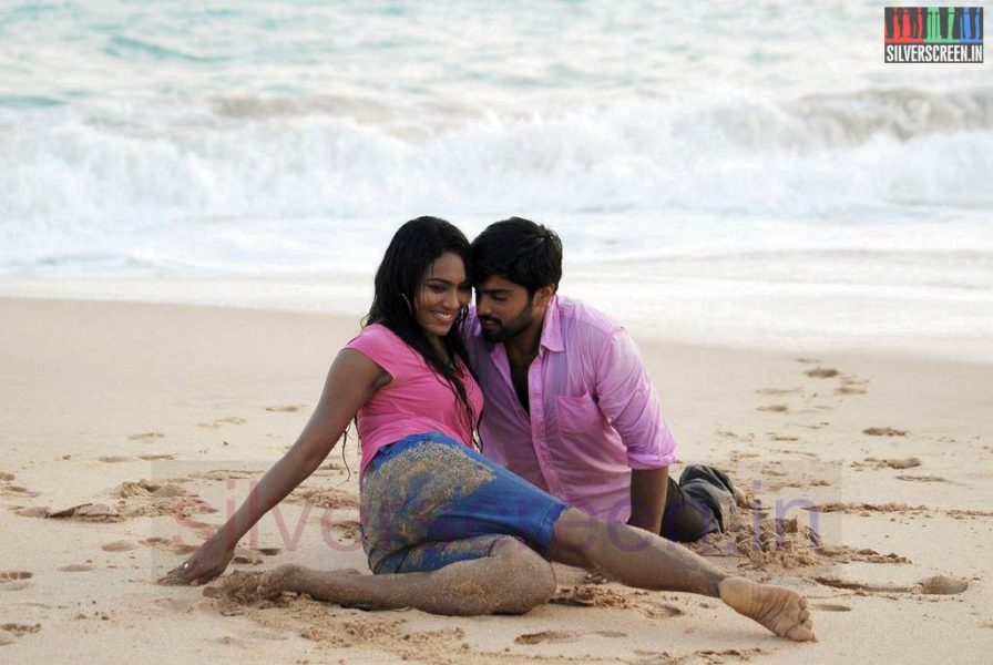 Actor Pranav and Actress Risha in Nadhigal Nanaivathillai Movie Stills