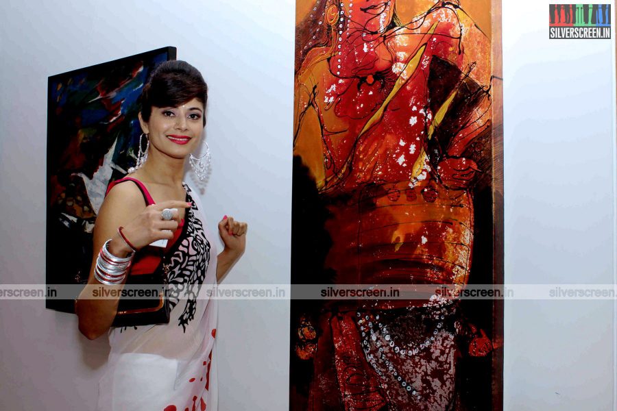 Pooja Batra and Deepti Bhatnagar at an Art Preview of Artist Rekha Rana