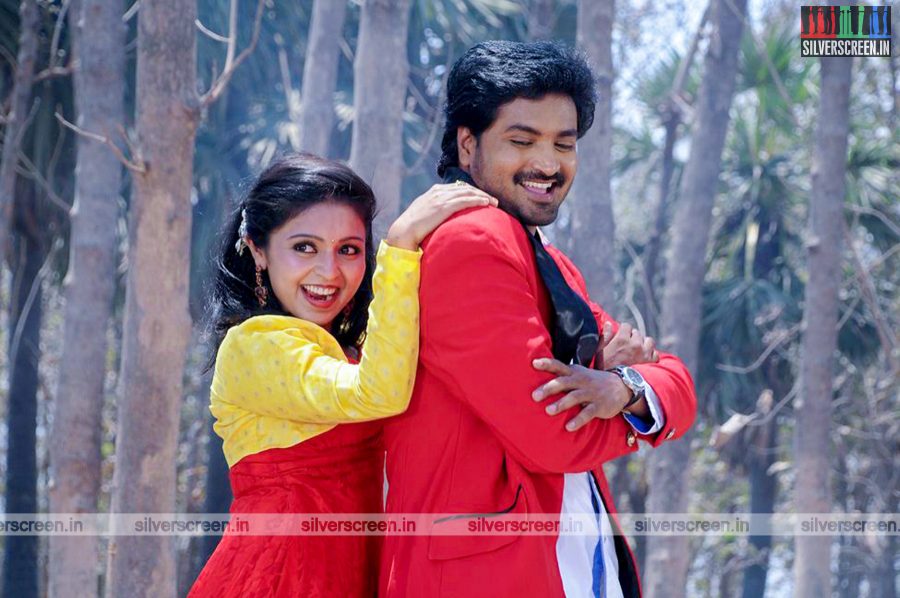 Mirchi Senthil and Sruthi Bala in Romba Nallavan Da Nee Movie Stills