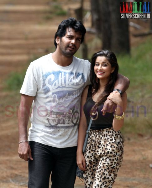 Actor Vinay Rai and Actress Madhurima in Serndhu Polama Movie Stills