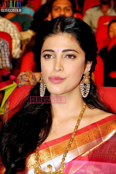 Shruti Haasan at Uttama Villain Telugu Audio Launch