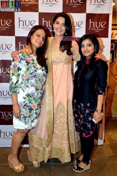 Deeksha Seth at the HUE unveiling of Spring/Summer ’15 collections of Tamanna Punjabi Kapoor & Shruti Sancheti