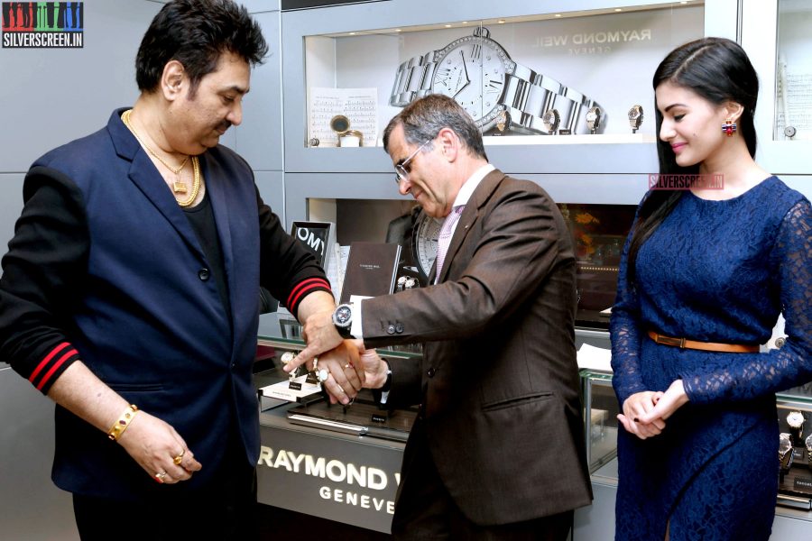 Amyra Dastur Felicitated at Raymond Weil Store