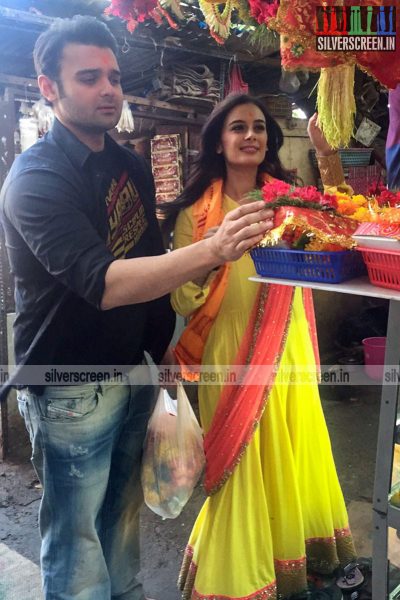 Evelyn Sharma Seeks Blessings for Ishqedarriyaan