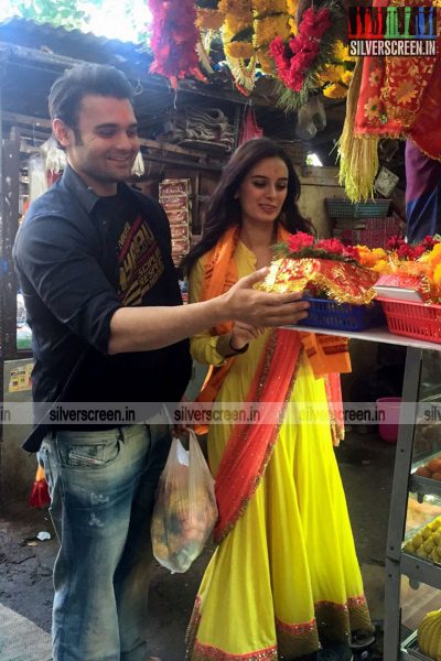 Evelyn Sharma Seeks Blessings for Ishqedarriyaan