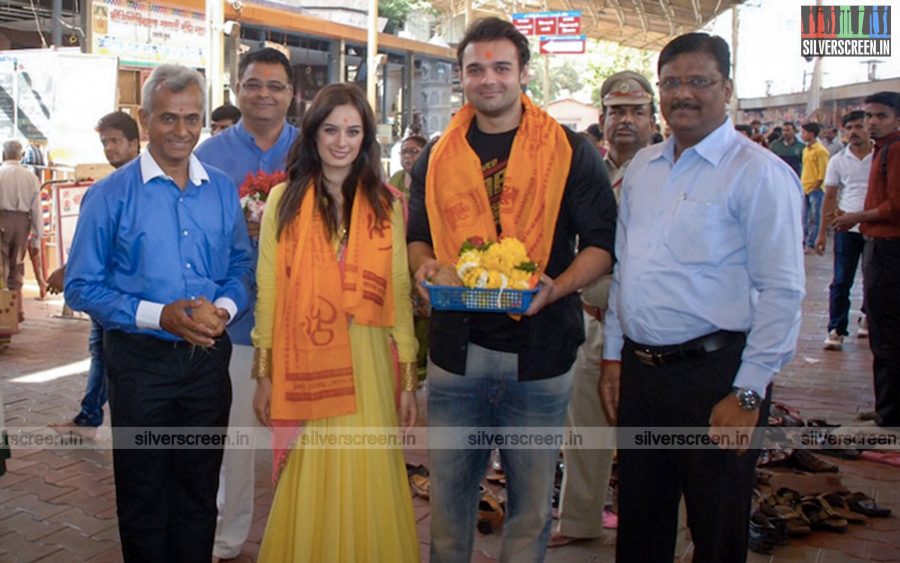 Evelyn Sharma Seeks Blessings for Ishqedarriyaan