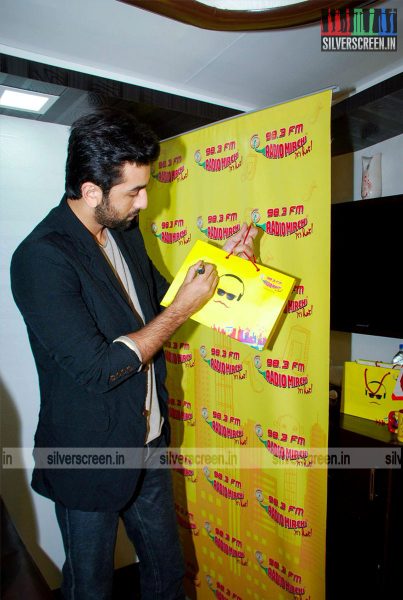 Ranbir Kapoor Promotes Bombay Velvet at Radio Mirchi