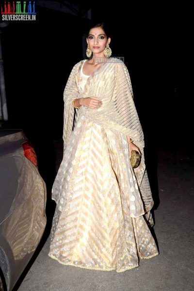 Sonam Kapoor at Dinanath Mangeshkar Award