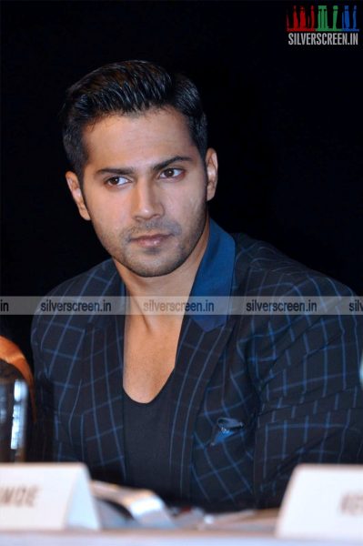 varun-dhawan-at-indian-cancer-society-photos-001.JPG