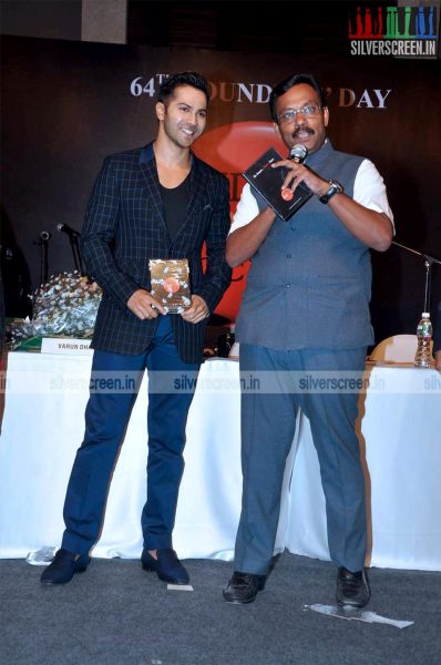 varun-dhawan-at-indian-cancer-society-photos-009.JPG