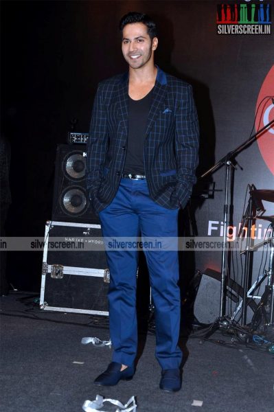 varun-dhawan-at-indian-cancer-society-photos-011.JPG