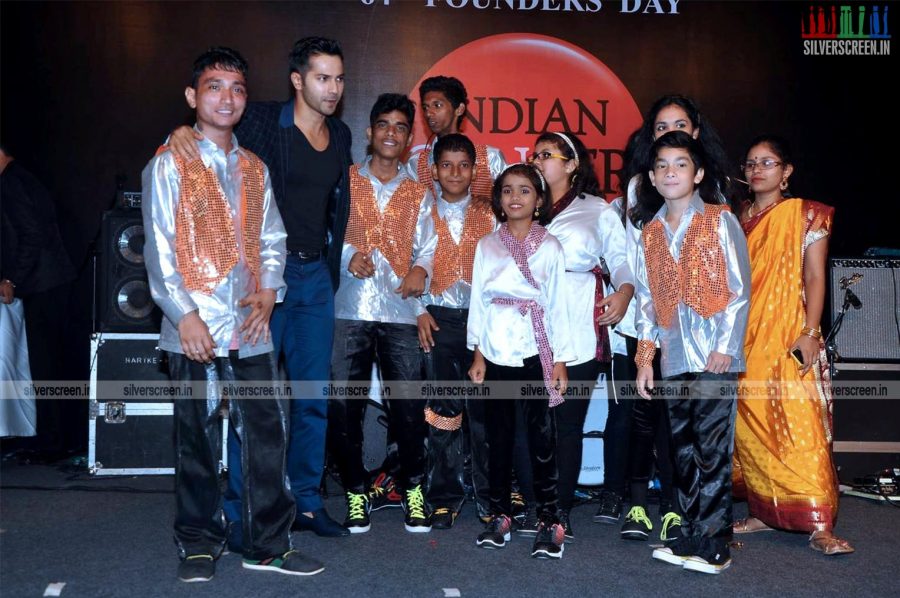 varun-dhawan-at-indian-cancer-society-photos-013.JPG