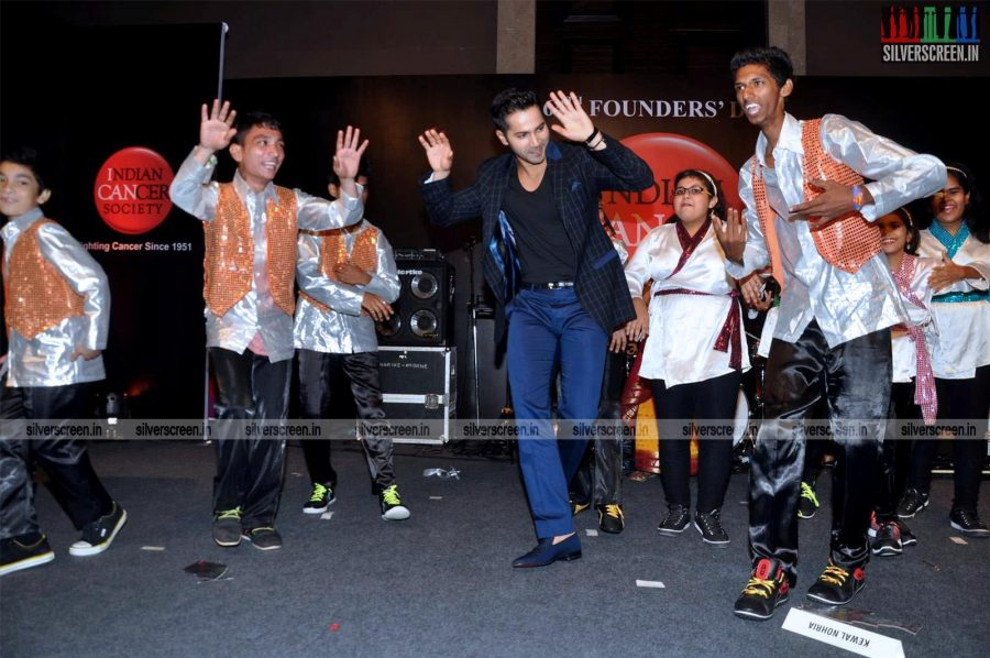 varun-dhawan-at-indian-cancer-society-photos-016.JPG