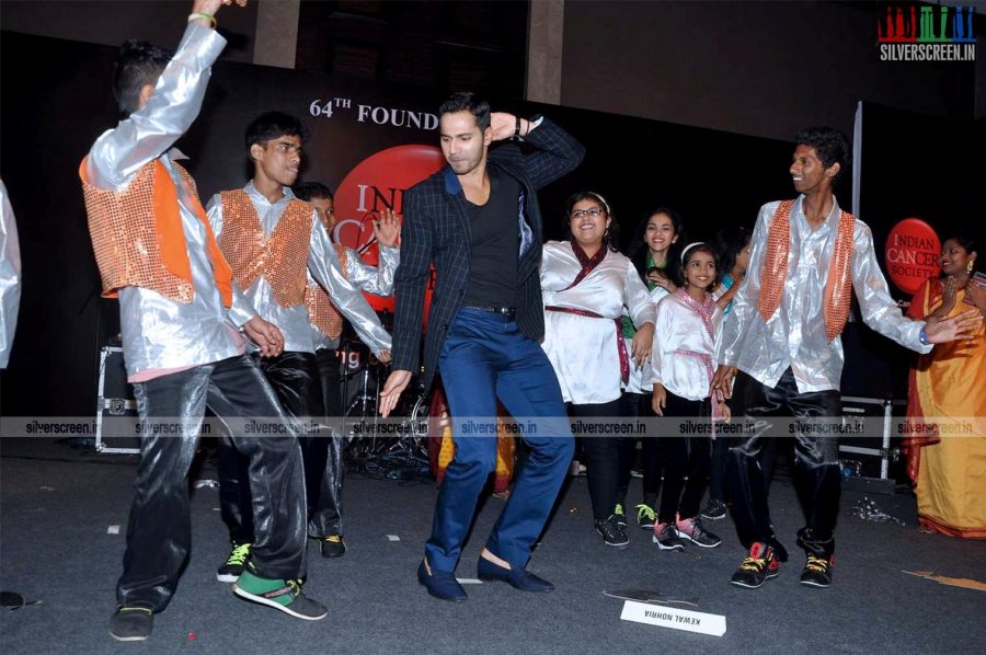 varun-dhawan-at-indian-cancer-society-photos-018.JPG