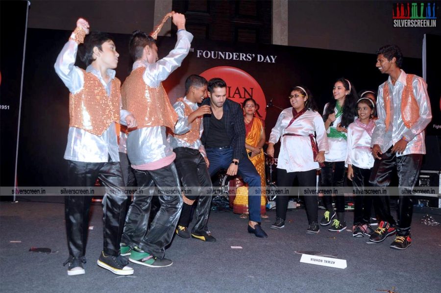 varun-dhawan-at-indian-cancer-society-photos-019.JPG