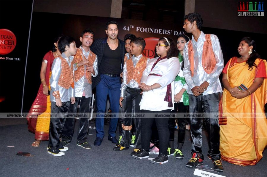 varun-dhawan-at-indian-cancer-society-photos-020.JPG