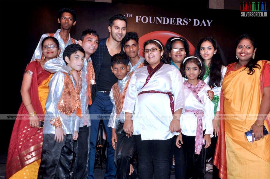 varun-dhawan-at-indian-cancer-society-photos-022.JPG