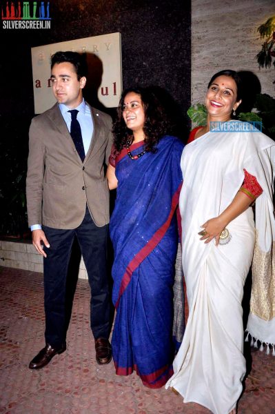 vidya-balan-at-shayonti-roy-kapurs-art-exhibition-photos-023.jpg