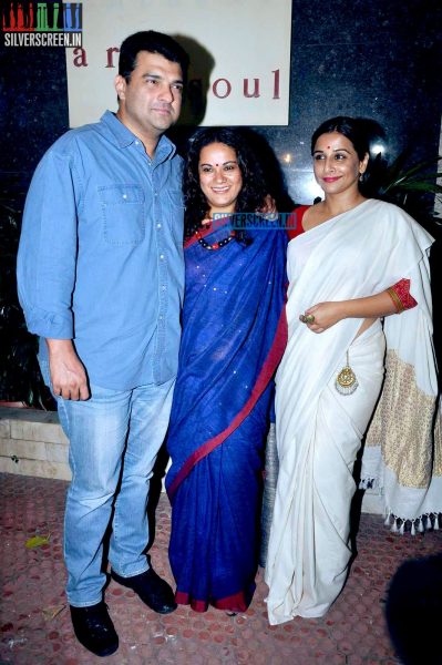 vidya-balan-at-shayonti-roy-kapurs-art-exhibition-photos-030.jpg