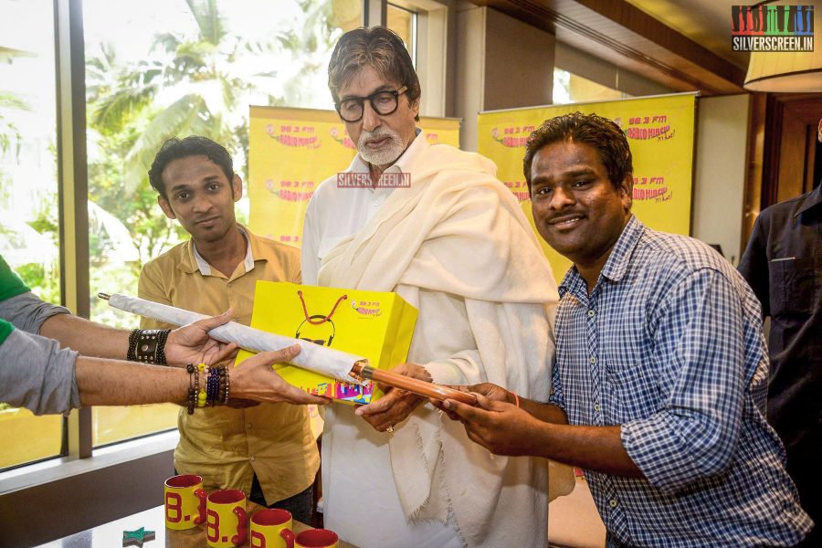 Amitabh Bachchan Promotes Piku at Radio Mirchi