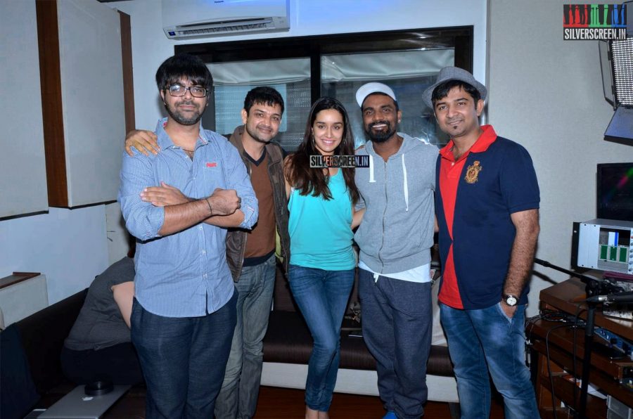 Shraddha Kapoor records an unplugged version of Bezubaan - Phir Se for ABCD 2