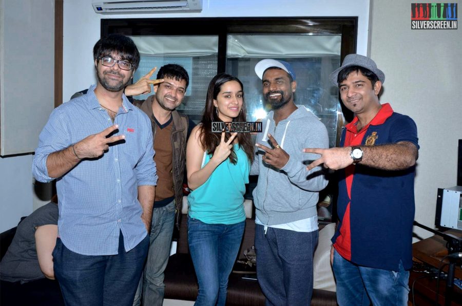 Shraddha Kapoor records an unplugged version of Bezubaan - Phir Se for ABCD 2