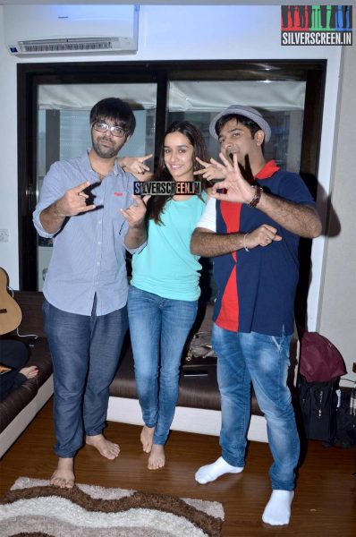 Shraddha Kapoor records an unplugged version of Bezubaan - Phir Se for ABCD 2