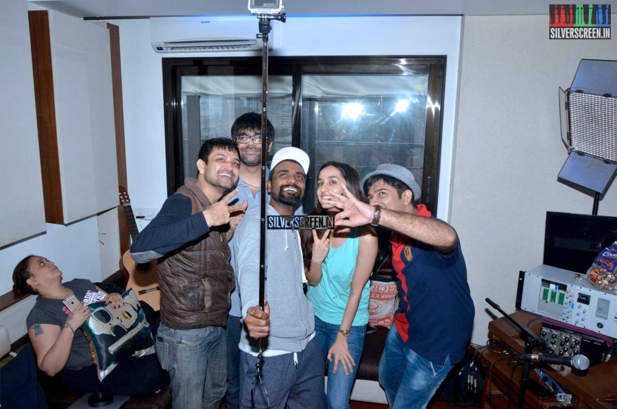 Shraddha Kapoor records an unplugged version of Bezubaan - Phir Se for ABCD 2