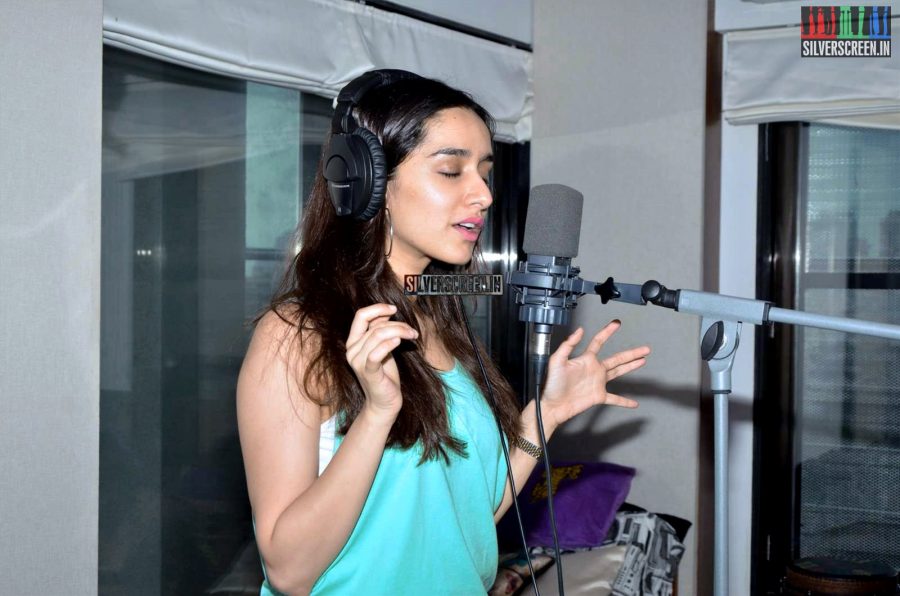 Shraddha Kapoor records an unplugged version of Bezubaan - Phir Se for ABCD 2