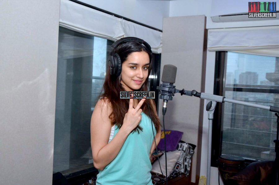 Shraddha Kapoor records an unplugged version of Bezubaan - Phir Se for ABCD 2