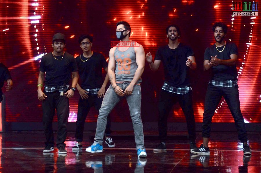 Varun Dhawan Promotes ABCD 2 on India's Got Talent 6