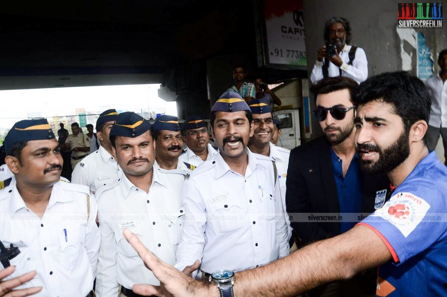 Ranbir Kapoor Presents Raincoats to Mumbai Traffic Police