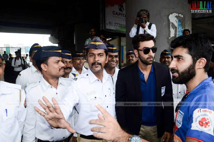 Ranbir Kapoor Presents Raincoats to Mumbai Traffic Police