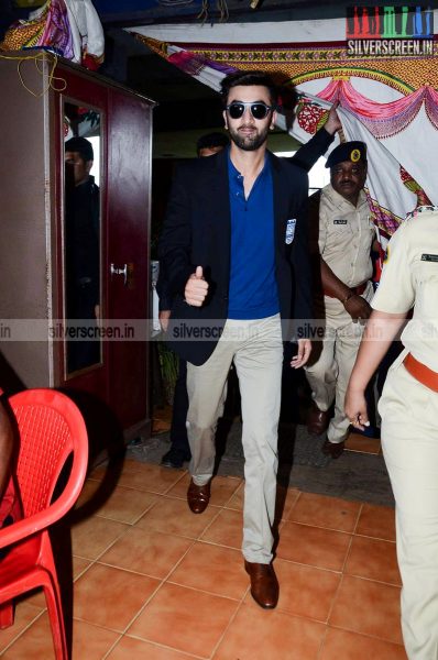 Ranbir Kapoor Presents Raincoats to Mumbai Traffic Police