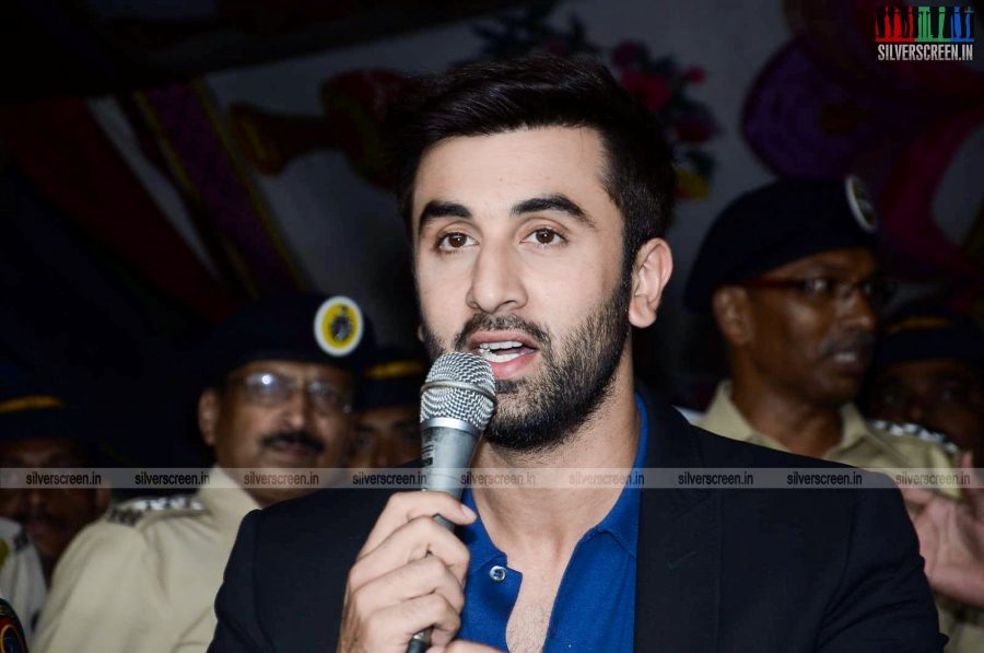 Ranbir Kapoor Presents Raincoats to Mumbai Traffic Police