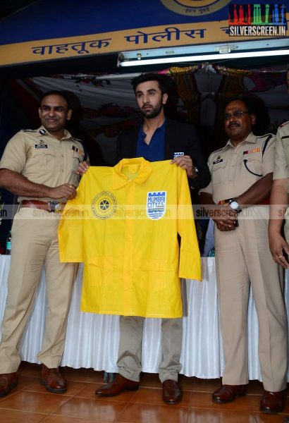 Ranbir Kapoor Presents Raincoats to Mumbai Traffic Police