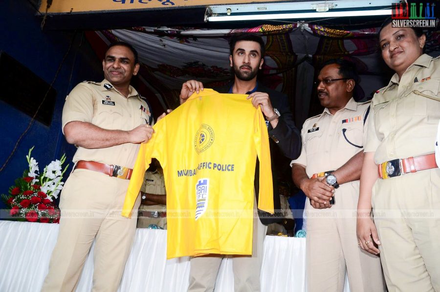 Ranbir Kapoor Presents Raincoats to Mumbai Traffic Police