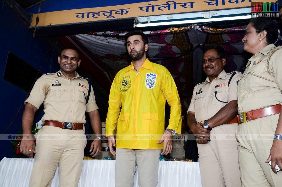 Ranbir Kapoor Presents Raincoats to Mumbai Traffic Police